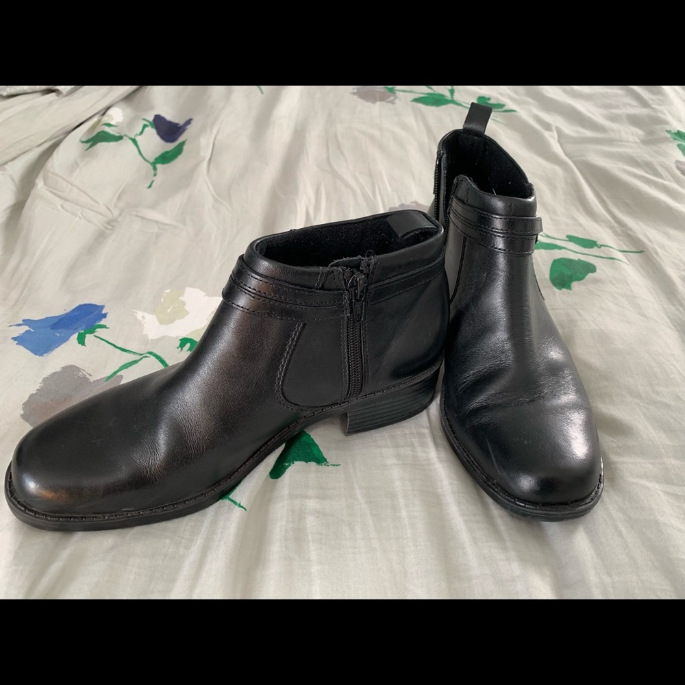 Clark’s Ankle Booties - Size 6.5